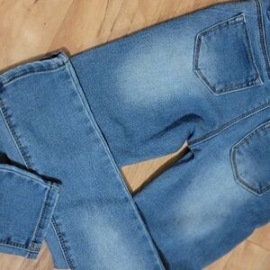 Girls size 6 jeans pants - great for back to school.